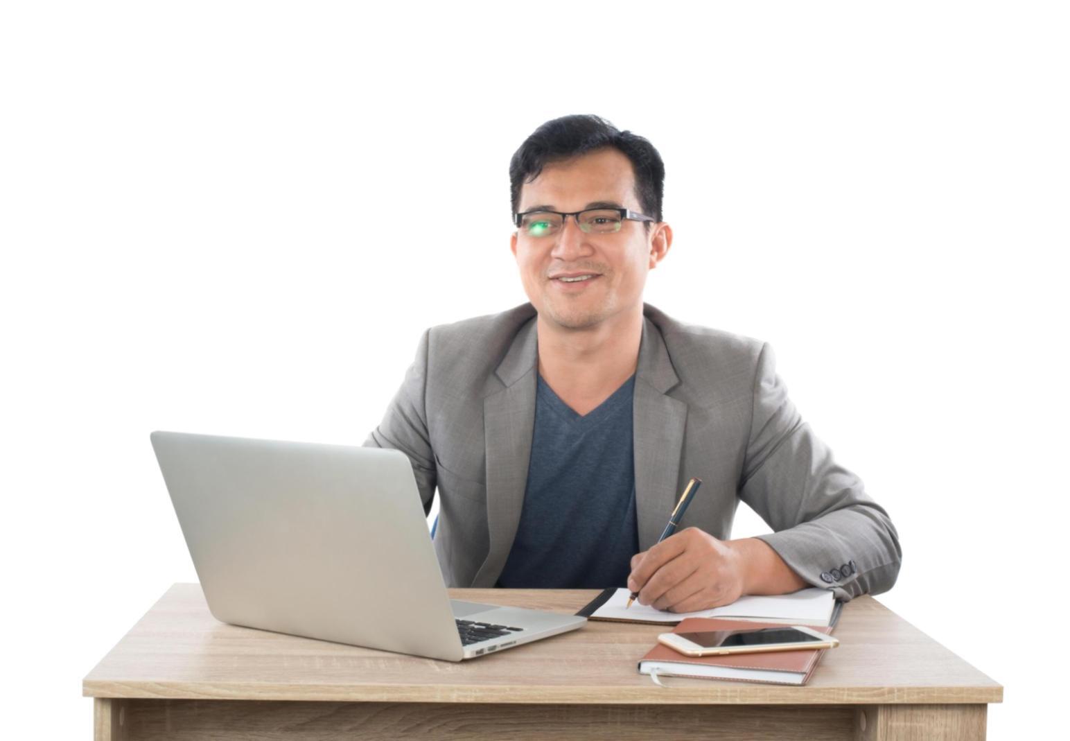 Businessplan und Finanzanalyse auf Schreibtisch